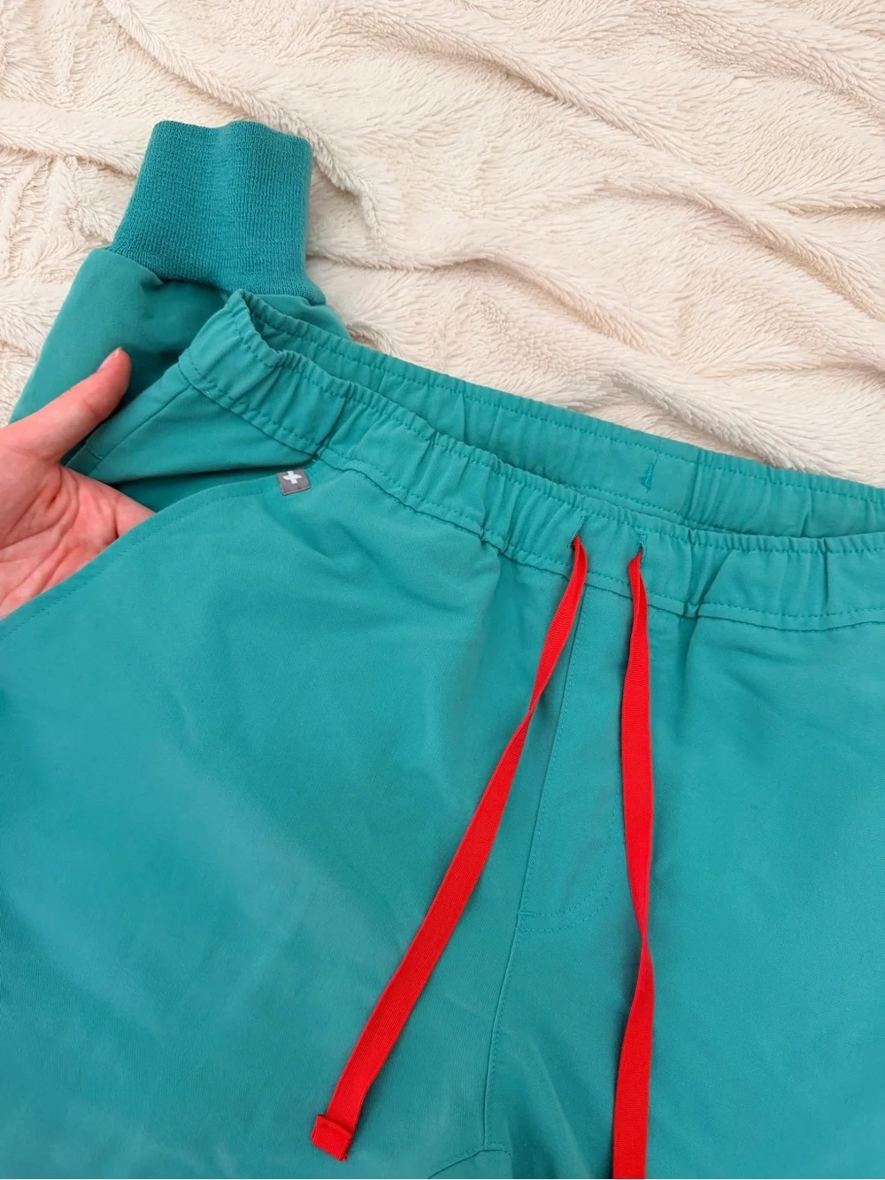 Figs jogger scrub pants teal/red Zamora men’s size M short
